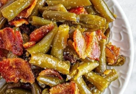 Simple roasted garlic green beans garnished with herbs